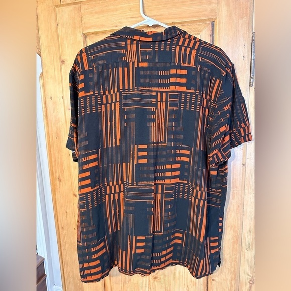 Express Short Sleeve Fun Geometric Patterned Shirt Size XL - Picture 2 of 5